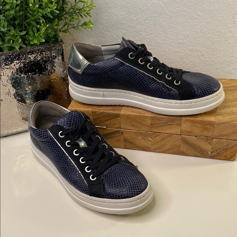 Geox Python Embossed Navy And Silver Sneakers Siz… - image 1